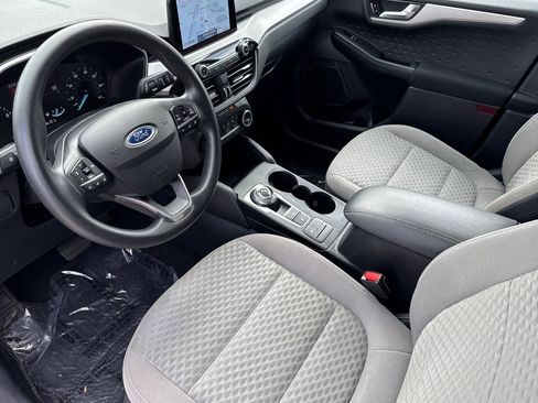 Used 2020 Ford Escape SE image 4