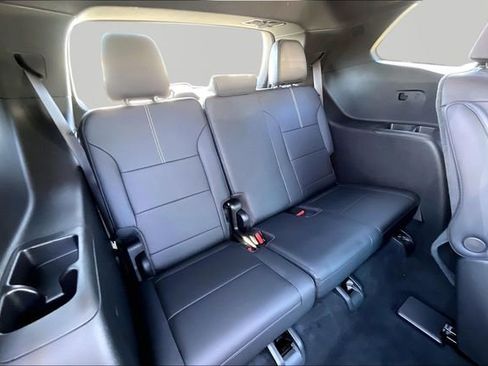 Used 2024 GMC Acadia Elevation w/ Luxury Package image 18