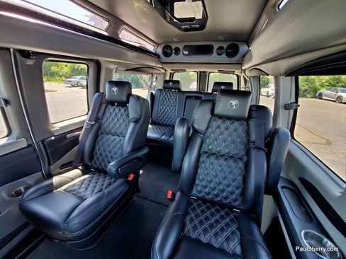 Used 2023 Chevrolet Express 2500 RWD image 10