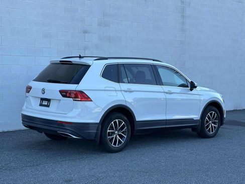 Used 2019 Volkswagen Tiguan SE w/ Panoramic Sunroof Package FWD image 3