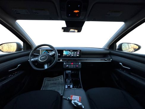 New 2026 Hyundai Tucson SE image 9