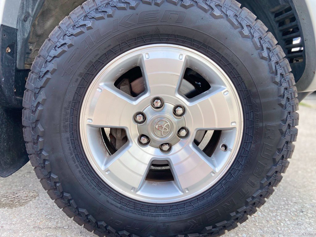 Used 2005 Toyota Tacoma PreRunner w/ TRD Sport Pkg #1 RWD image 13