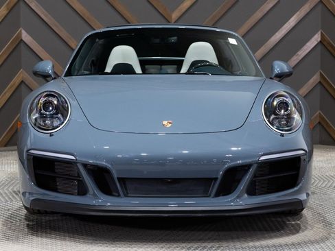 Used 2018 Porsche 911 Targa 4 GTS image 11