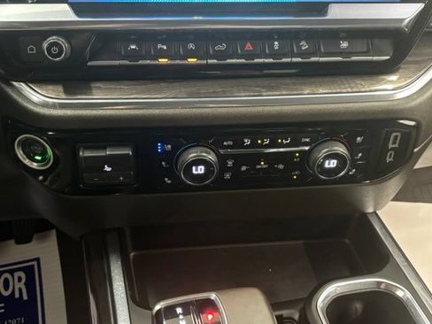Used 2023 Chevrolet Silverado 1500 LTZ AWD/4WD image 36