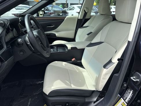 Used 2025 Lexus ES 350 w/ Premium Package FWD image 11