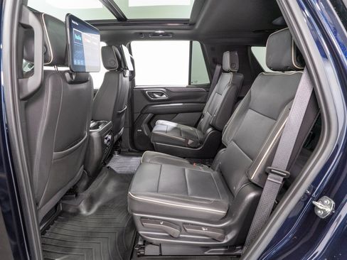 Used 2024 GMC Yukon SLT w/ SLT Luxury Package AWD/4WD image 31