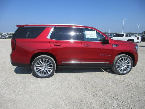 New 2026 GMC Yukon Denali w/ Denali Reserve Package AWD/4WD image 3