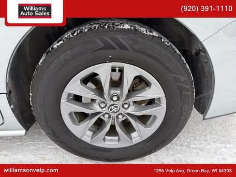 Used 2021 Toyota Sienna XLE image 28