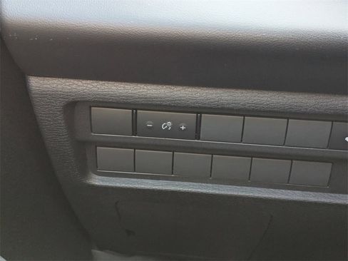 New 2025 Mitsubishi Outlander S image 27