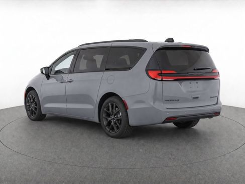 Used 2025 Chrysler Pacifica Limited FWD image 40