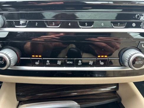 Used 2022 BMW 530i xDrive w/ Convenience Package image 15