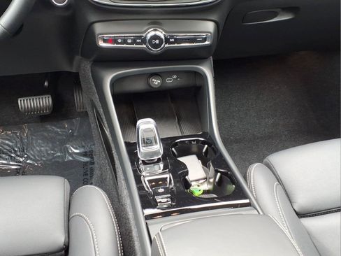 Certified 2026 Volvo XC40 B5 Plus AWD/4WD image 15