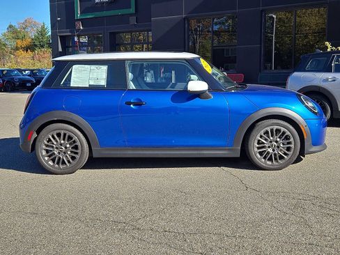 Used 2025 MINI Cooper 2-Door Hardtop image 7