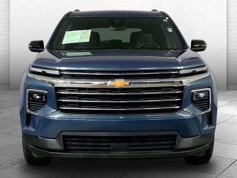 Used 2025 Chevrolet Traverse LT AWD/4WD image 2