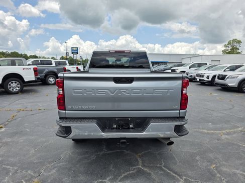 Used 2025 Chevrolet Silverado 2500 LT w/ Convenience Package AWD/4WD image 5