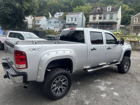 Used 2011 GMC Sierra 2500 SLE w/ SLE Preferred Package AWD/4WD image 4