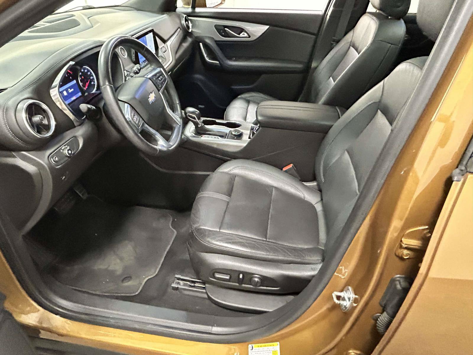 Used 2019 Chevrolet Blazer LT w/ Sun and Wheels Package FWD image 11