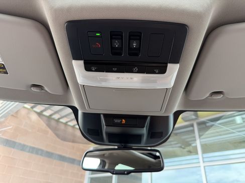 Used 2025 Nissan Rogue Platinum w/ Platinum Premium Package FWD image 27