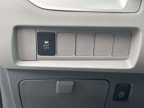 Used 2018 Toyota Sienna LE image 18