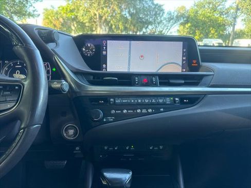 Used 2019 Lexus ES 350 w/ Premium Package FWD image 25