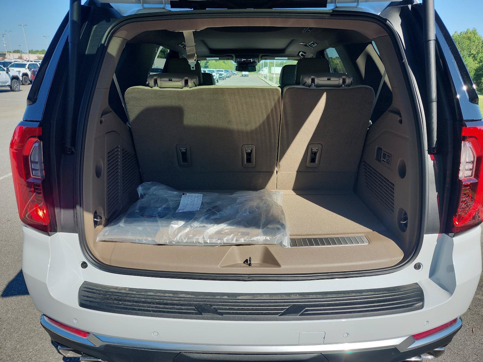 New 2027 GMC Yukon Denali w/ Sun & Power Step Package AWD/4WD image 8
