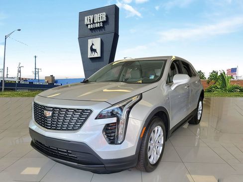 Used 2022 Cadillac XT4 Luxury w/ Driver Awareness Package FWD image 1