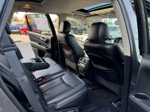 Used 2019 Nissan Pathfinder Platinum image 12