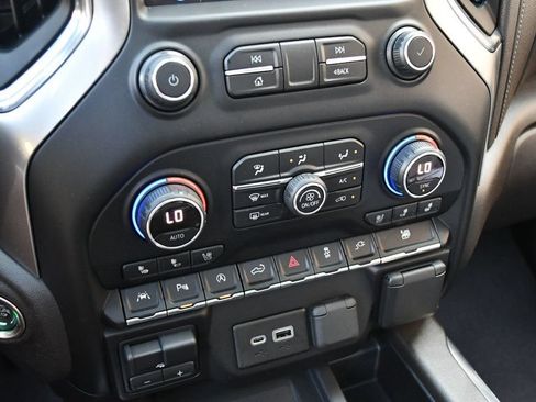 Used 2019 Chevrolet Silverado 1500 LTZ w/ LTZ Premium Package AWD/4WD image 57