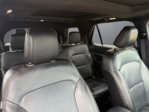 Used 2018 Ford Explorer XLT w/ Equipment Group 202A AWD/4WD image 23