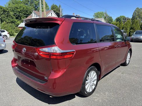 Used 2017 Toyota Sienna XLE Premium AWD/4WD image 5