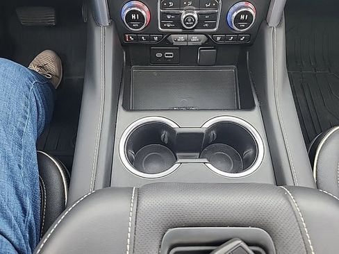 Certified 2024 GMC Yukon SLT w/ SLT Premium Package image 31