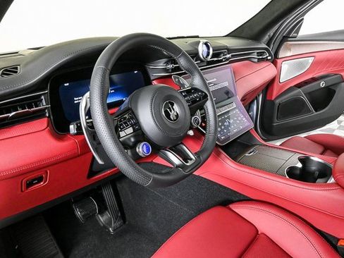 New 2025 Maserati Grecale Folgore image 7