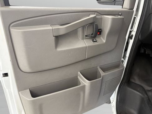 Used 2019 Chevrolet Express 3500 w/ Driver Convenience Package image 25