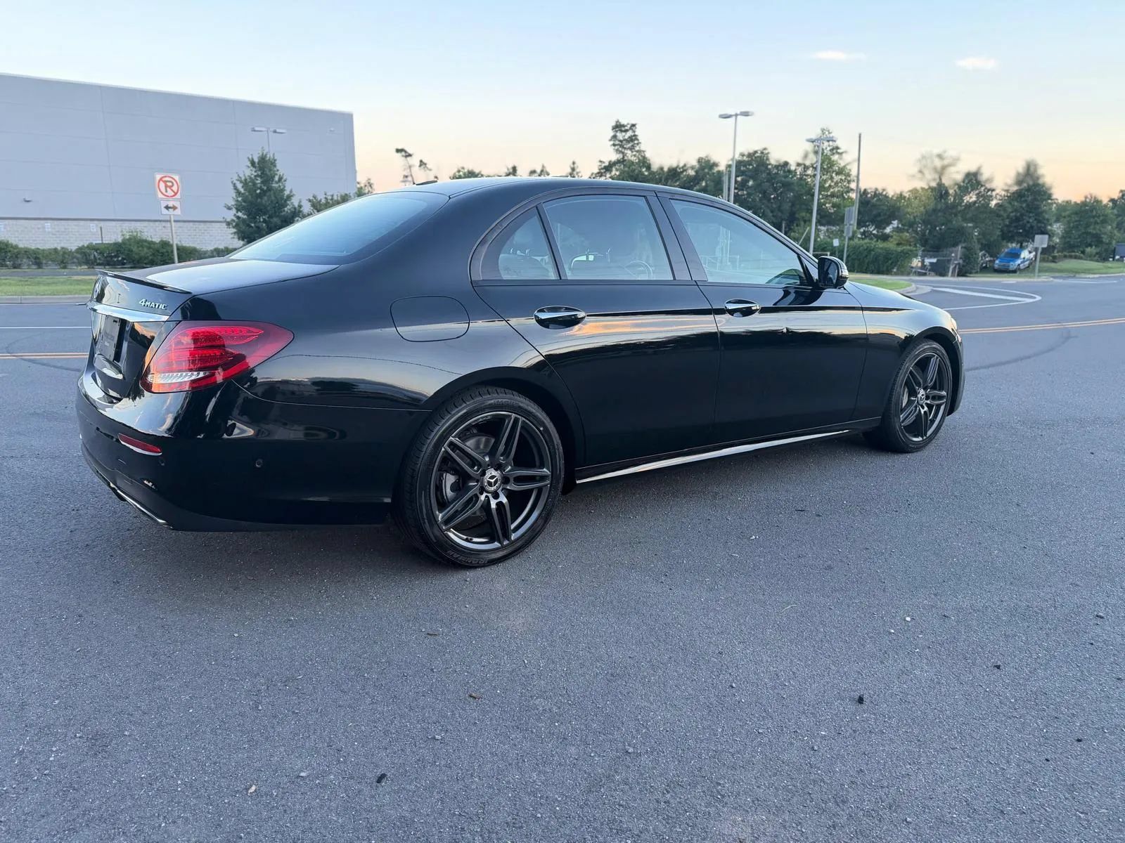 Used 2019 Mercedes-Benz E 300 4MATIC w/ Premium 1 Package image 5