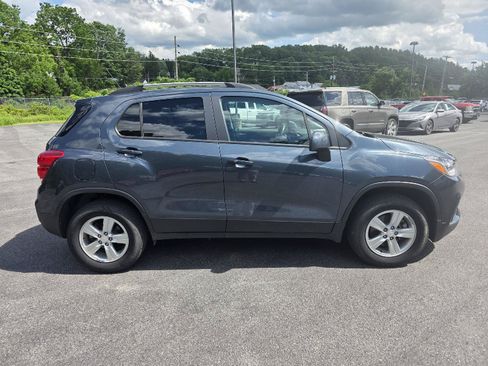 Used 2022 Chevrolet Trax LT w/ LT Convenience Package AWD/4WD image 8