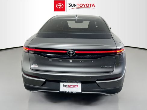 Used 2023 Toyota Crown Limited image 5