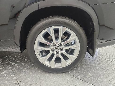 Used 2025 Toyota Highlander Limited AWD/4WD image 20