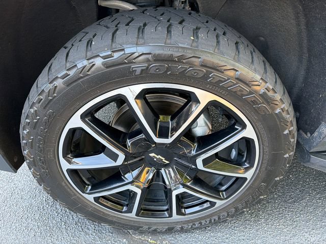 Used 2022 Chevrolet Tahoe RST w/ Luxury Package RWD image 11