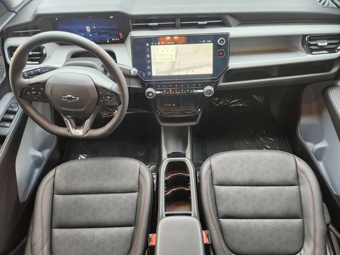 Used 2027 Chevrolet Bolt RS w/ Technology Package FWD image 2