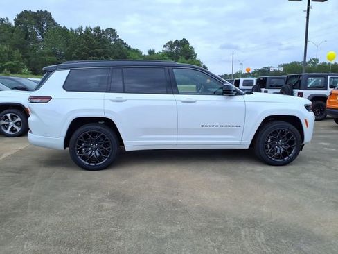 New 2026 Jeep Grand Cherokee L Summit AWD/4WD image 2