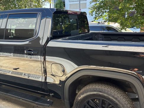 Used 2022 GMC Sierra 1500 Elevation w/ Preferred Package AWD/4WD image 4