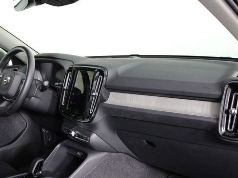 Certified 2025 Volvo XC40 B5 Core image 22