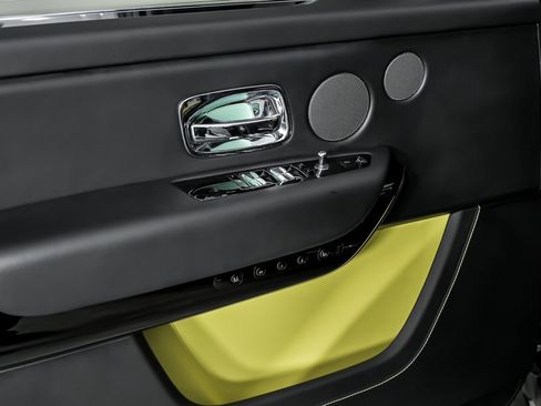 Used 2022 Rolls-Royce Cullinan w/ Dark Exterior Package image 18