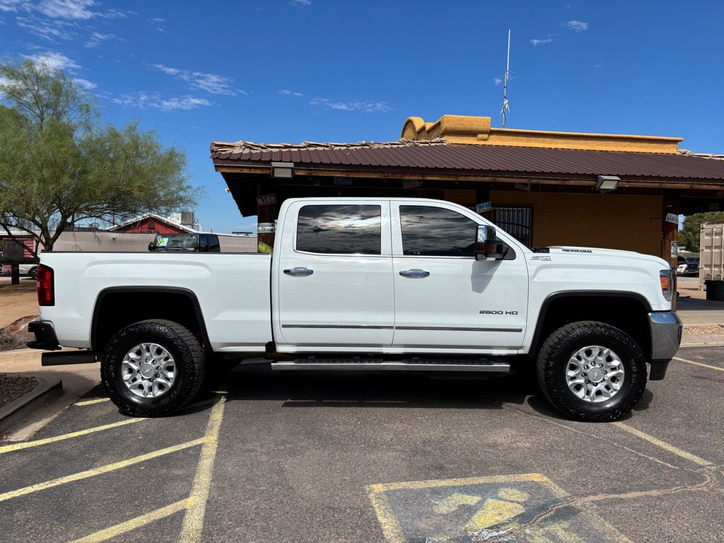 Used 2019 GMC Sierra 2500 SLT w/ Duramax Plus Package AWD/4WD image 4