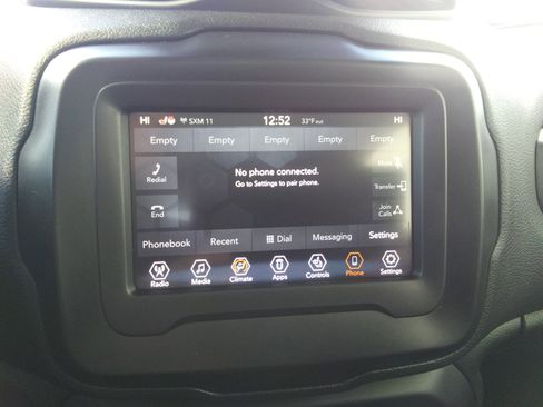 Used 2018 Jeep Renegade Latitude w/ Cold Weather Group image 24