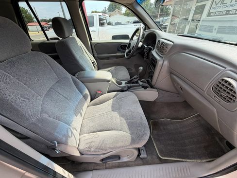 Used 2004 Chevrolet TrailBlazer LS w/ LS Preferred Equipment Group RWD image 10