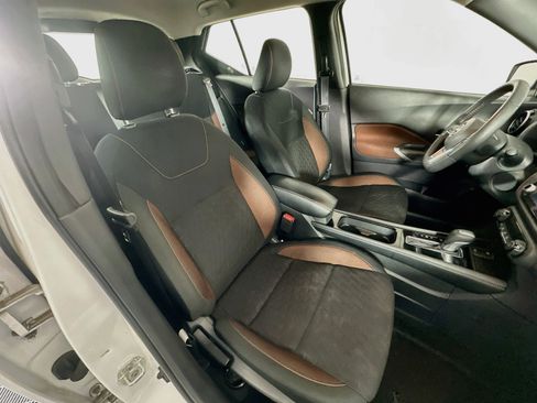 Used 2024 Nissan Kicks SR FWD image 27