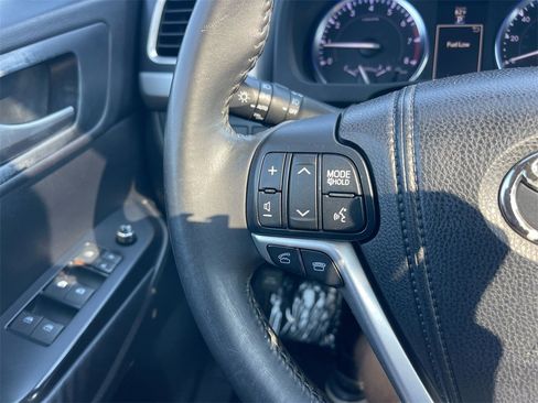 Used 2015 Toyota Highlander XLE image 15