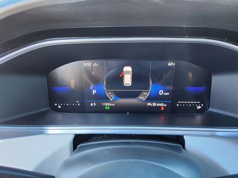 Certified 2025 Volkswagen Taos SE image 11