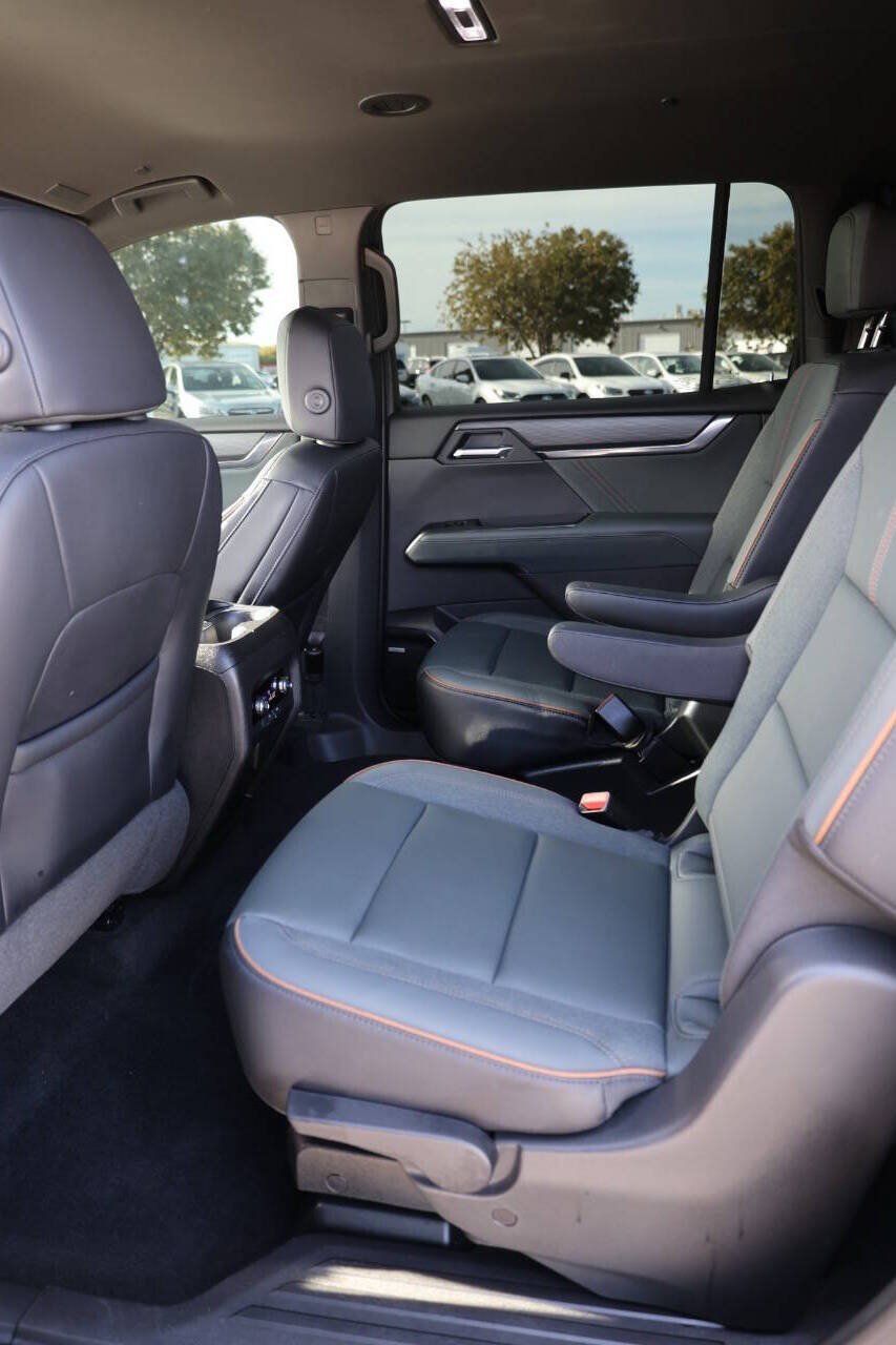 Used 2025 GMC Acadia AT4 AWD/4WD image 17